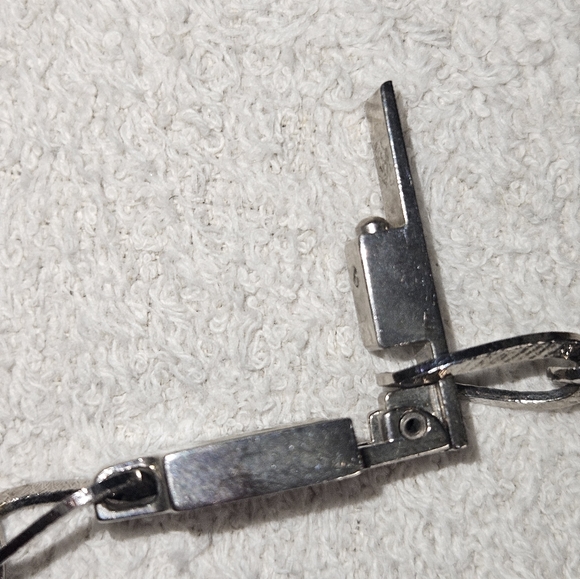 GUCCI AUTHENTIC WOMEN'S VINTAGE SILVER LINK BELT. LOGO ON CLASP. 📸 - Picture 12 of 12